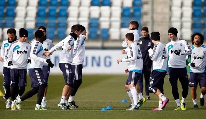 官方：因球迷对阿奇姆彭的歧视言行，成都蓉城被罚款50万元