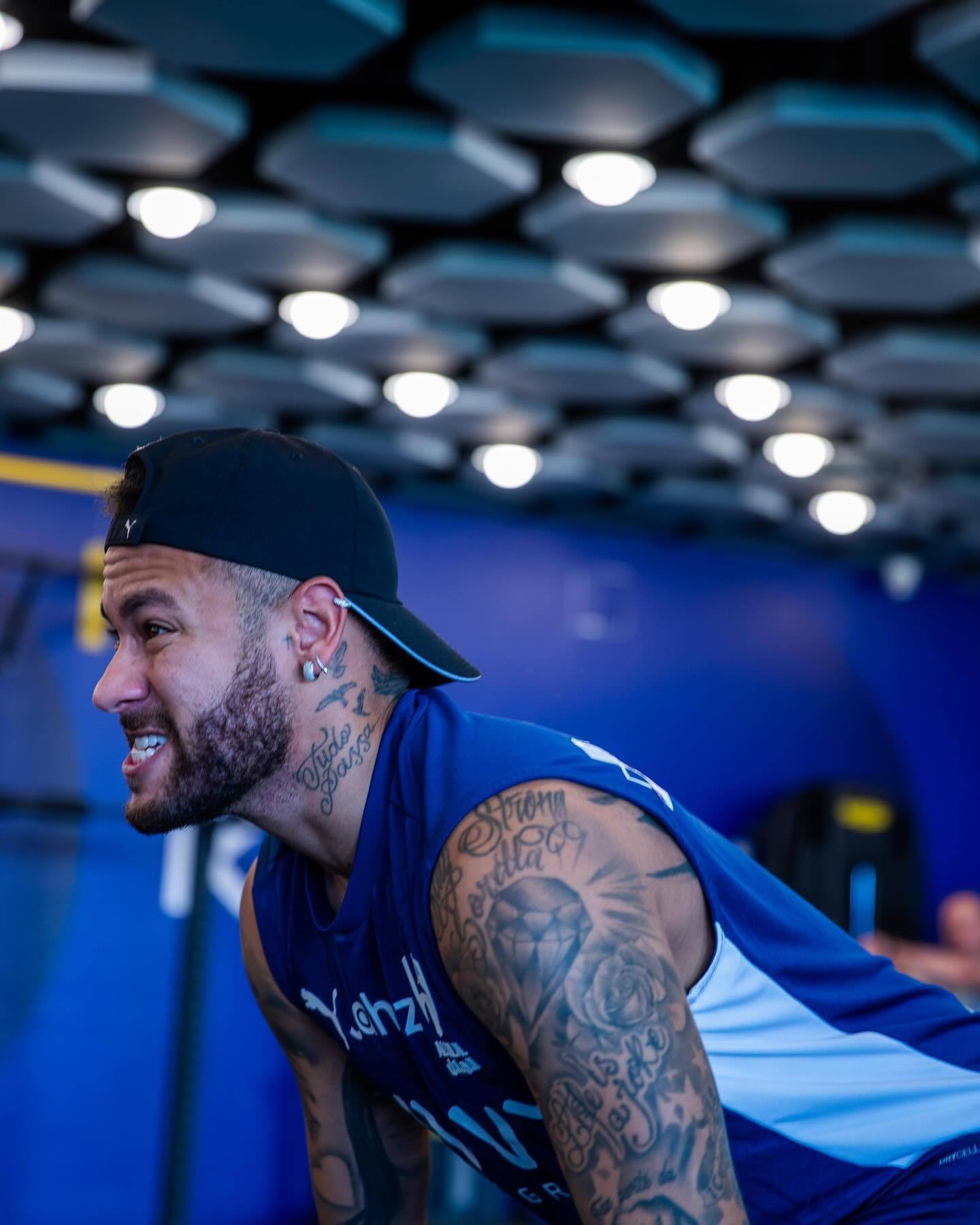 孔萨：凯恩给球队设立标准，那自然而然会激励我们