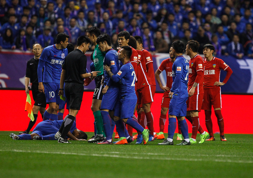 持续发力！勇士加强防守连续快攻反击打中 迅速扩大领先（再度提速！勇士防守升级、连串快攻命中，迅速扩大领先优势）